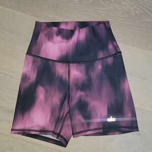 Alo mid thigh biker shorts extra small